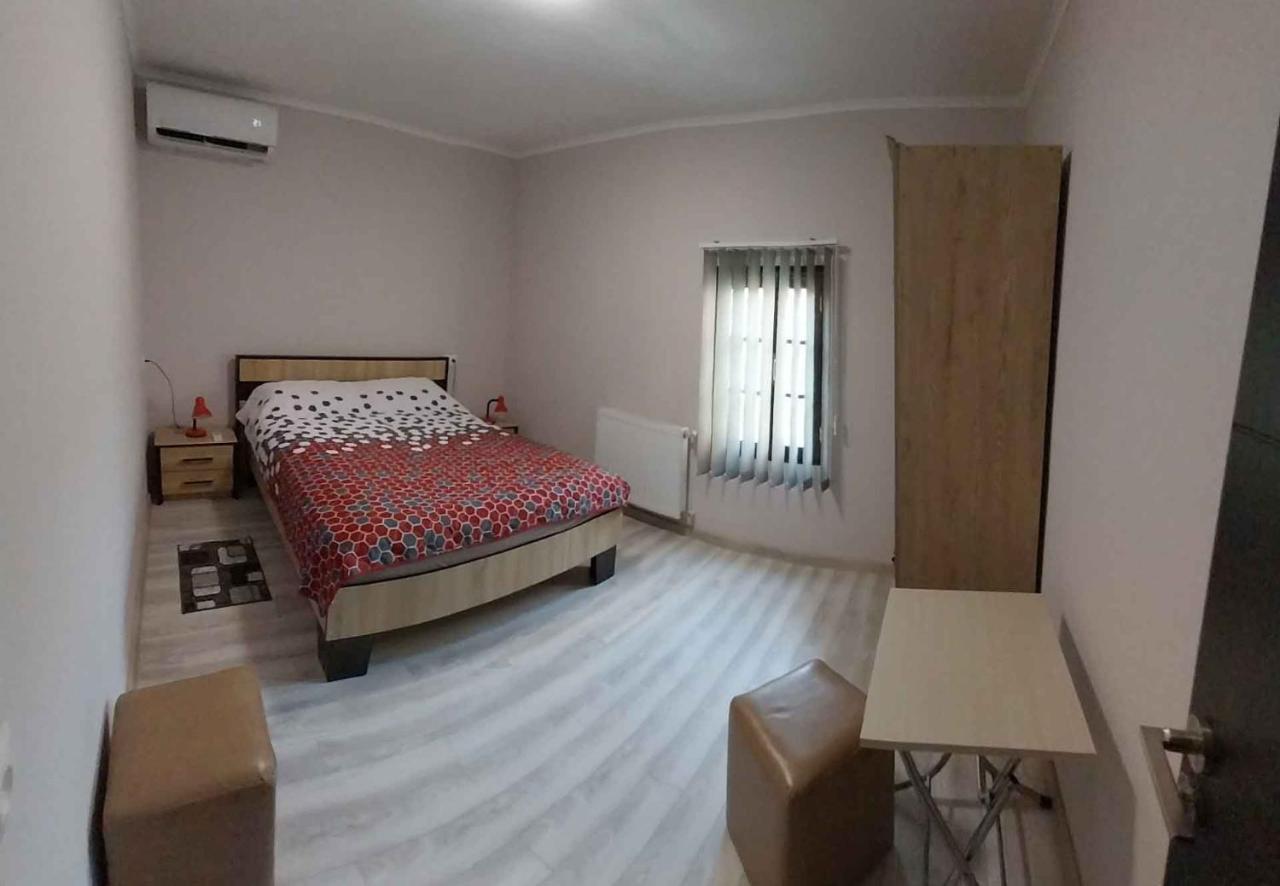Full House Apartment Tbilisi Bagian luar foto
