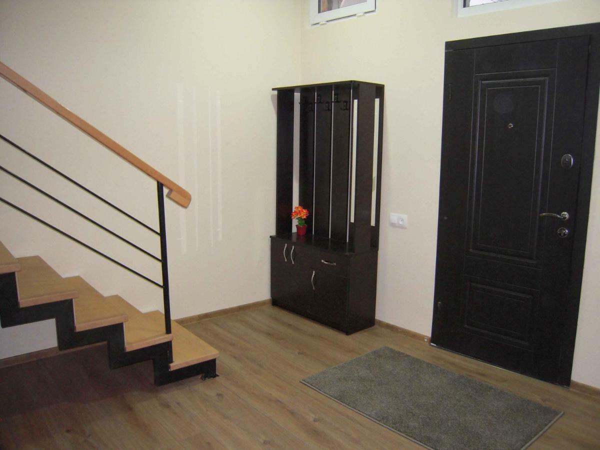 Full House Apartment Tbilisi Bagian luar foto